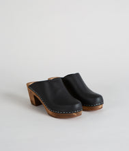 Load image into Gallery viewer, Onyx Mid Heel Clog