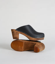 Load image into Gallery viewer, Onyx Mid Heel Clog